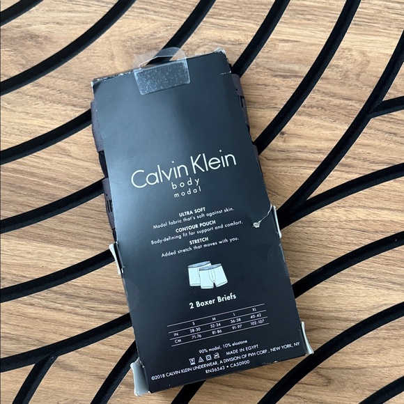 Calvin Klein - Picture 2 of 6